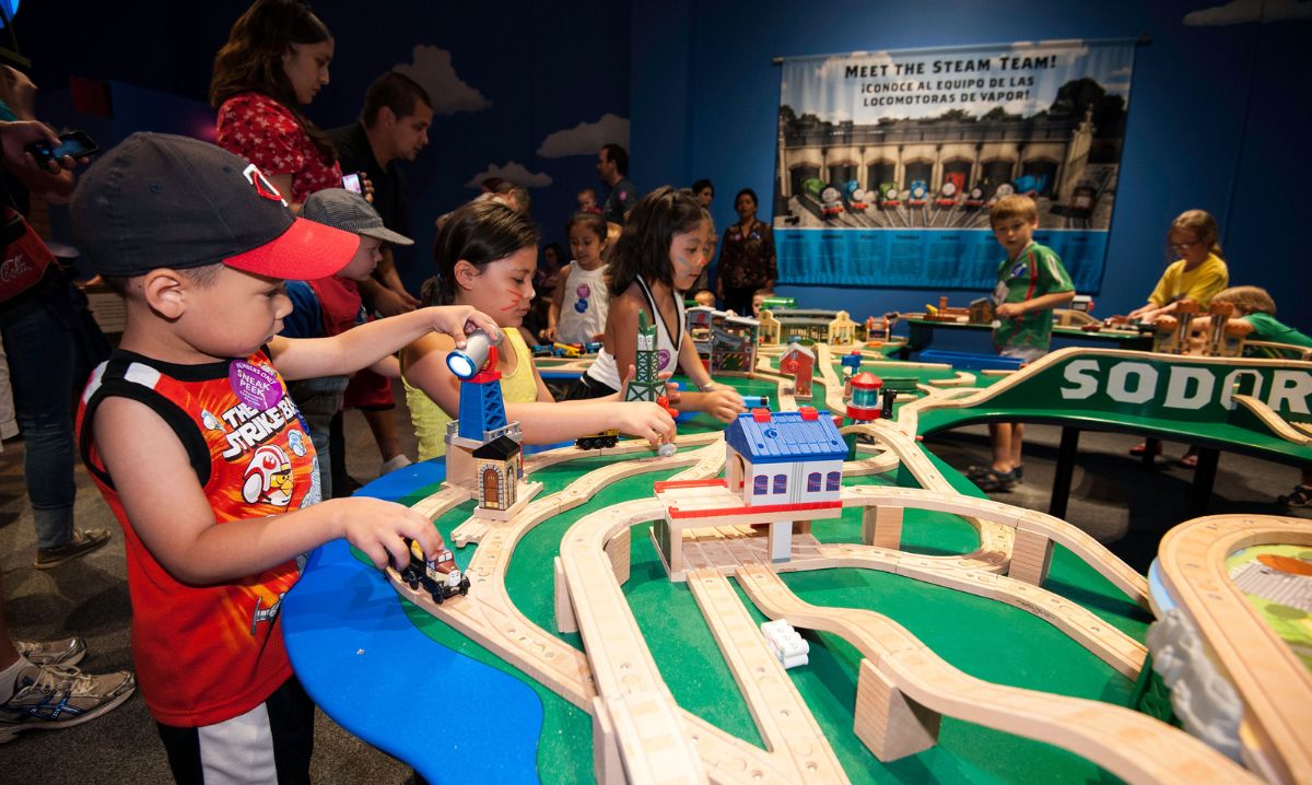 Thomas & Friends: Explore the Rails!